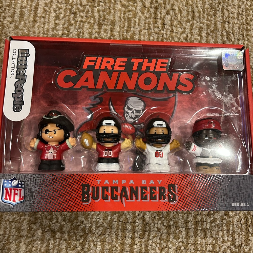 COPY - NIB Tampa Bay Buccaneers little people set